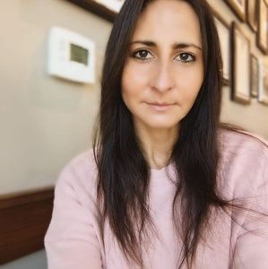 Meet your Posher, Crystal